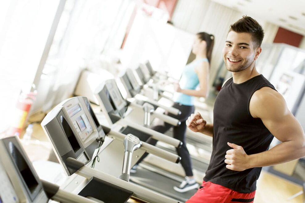 Exercițiile cardio vor ajuta un bărbat să-și accelereze circulația sângelui